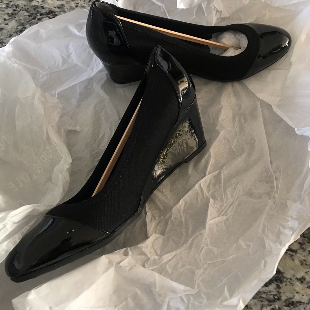 New Life Stride black wedges